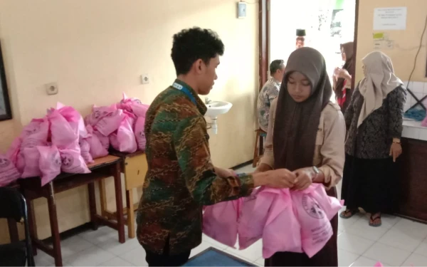 Thumbnail Berita - Anggaran MBG Rp8-10 Ribu Per Porsi, SPPG di Kota Malang Tegaskan Menu Tetap Penuhi Standar Gizi