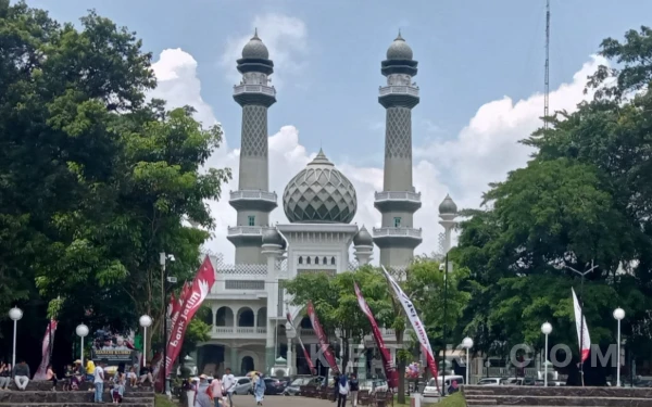 Thumbnail Berita - Strategis dan Nyaman, 5 Hotel di Sekitar Masjid Agung Jami' Malang Jadi Favorit Wisatawan