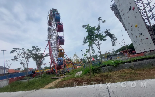 Thumbnail Berita - Wahana Pasar Malam di Sampang Sport Center Tetap Beroperasi Tanpa Izin Polres Sampang