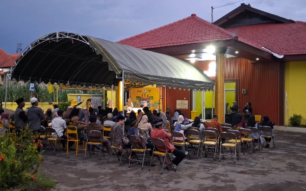 Thumbnail Berita - Asyiknya Bukber di Golkar Kediri, Nikmati Sajian Kuliner Khas Bisa Sambil Curhat