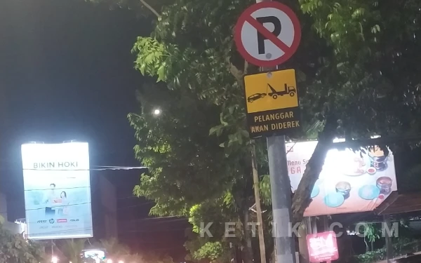 Thumbnail Berita - Tegas! Parkir di Sisi Kanan Jalan Dr Soetomo Kota Madiun, Kendaraan Siap-siap Digembok dan Diderek