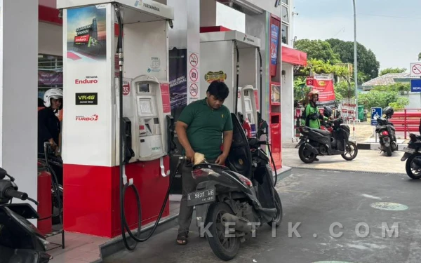 Thumbnail Berita - Harga BBM Naik, Pengendara di Surabaya Keluhkan Operasional Bertambah