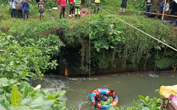 Thumbnail Berita - Setelah Dilakukan Pencarian Intensif, Bocah Tenggelam di Sungai Kasin Kota Malang Ditemukan Meninggal Dunia