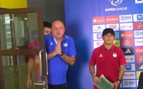 Thumbnail Berita - Bojan Hodak Ogah Banyak Komentar, Usai Persib Imbang 2-2 Lawan Persebaya