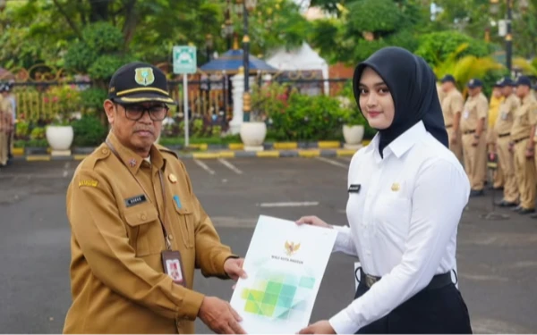 Thumbnail Berita - Serahkan SK CPNS, Sekda Kota Madiun Tegaskan ASN Harus Berakhlak