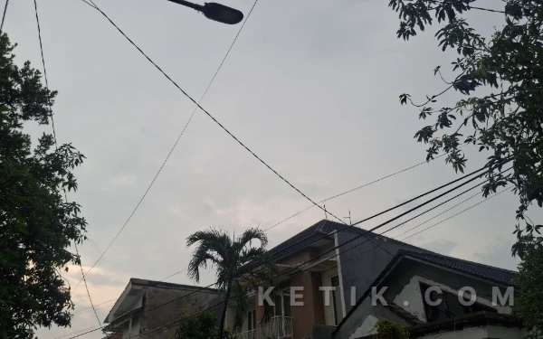 Thumbnail Berita - BMKG: Bandung Berawan, Jakarta Diguyur Hujan Ringan pada 3 Maret 2026