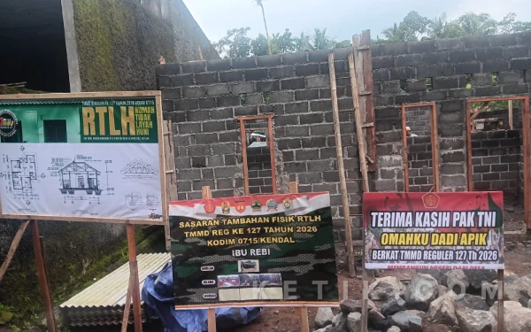 Thumbnail Berita - Kisah Haru Rebi, Warga Difabel di Kendal yang Kini Punya Rumah Layak Huni Berkat TMMD