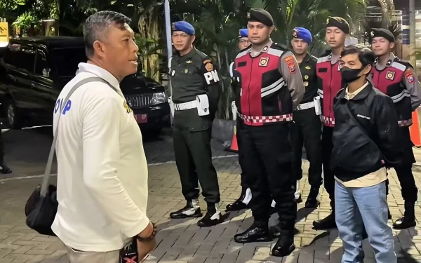 Thumbnail Berita - Modus Teko Plastik Gagal, Satpol PP Surabaya Kembali Temukan Resto Jual Miras saat Ramadan