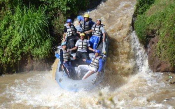 Thumbnail Berita - Rafting Kasembon, Destinasi Wisata Penuh Tantangan di Malang Bikin Wisatawan Ketagihan