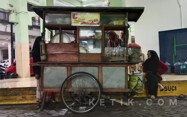 Thumbnail Berita - Sejak 1987! Awalnya Jualan Keliling, Bakso ’’Ho’oh Tenan’’ Kini Jadi Favorit Santri Al-Jihad