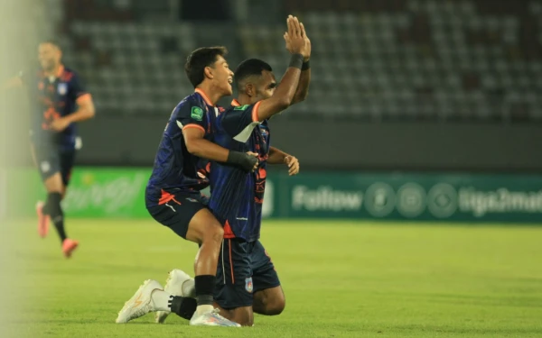 Thumbnail Berita - Gol Perdana Otto Kapisa, Bek Tangguh yang Jadi Penentu Kemenangan Laskar Juaro