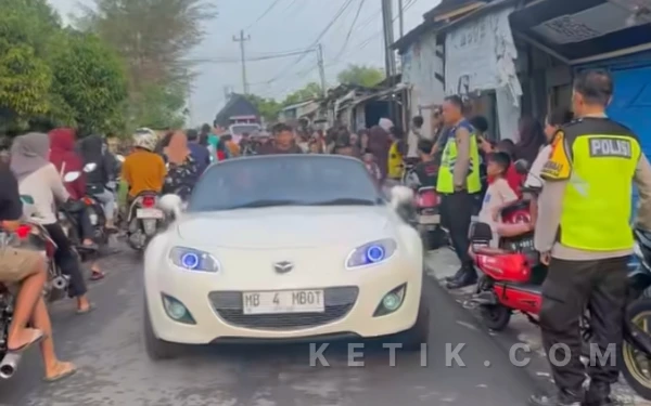 Thumbnail Berita - Diduga Kendarai Mobil Nopol Palsu, Seleb Pemalang Rizki Mbambot Hebohkan Jalanan saat Ngabuburit