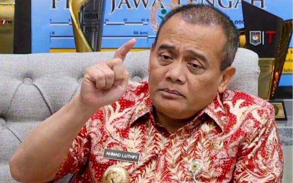 Thumbnail Berita - OTT KPK Jerat Bupati Pekalongan, Gubernur Jateng Tegaskan Komitmen Bersih-Bersih Birokrasi