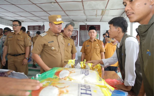 Thumbnail Berita - Wakil Bupati Asahan Pantau Operasi Pasar di Kelurahan Siumbut Umbut Jelang Idulfitri 1447 H