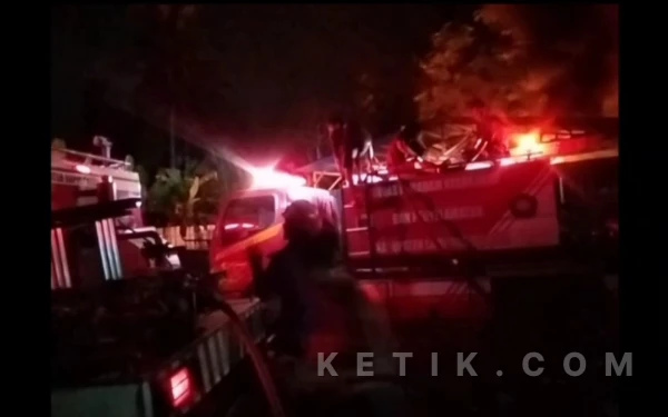 Thumbnail Berita - Gudang Diduga Penyimpanan BBM Ilegal di Tanjung Bintang Lampung SelatanTerbakar