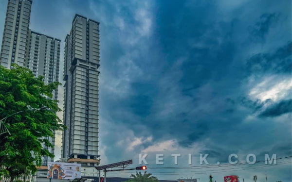 Thumbnail Berita - BMKG: Cuaca Kota Surabaya dan Sidoarjo  Maret 2026 Diprakirakan Berawan Hingga Hujan Ringan