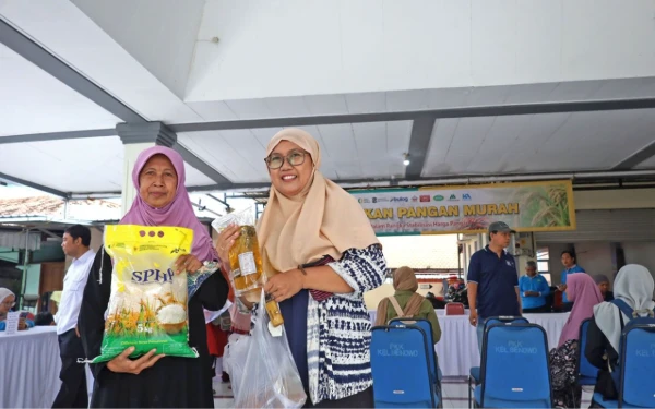 Thumbnail Berita - Gerakan Pasar Murah di Benowo Diserbu Emak-Emak, Jadi Penyelamat Kebutuhan Jelang Lebaran