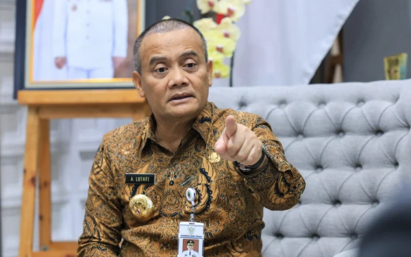 Thumbnail Berita - Gubernur Jateng Ahmad Luthfi Bantah Bersama Fadia Saat OTT KPK