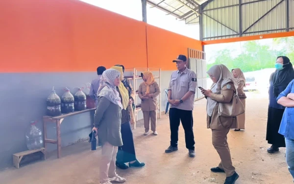 Thumbnail Komisi B DPRD Lumajang Kunjungi TP3SR Desa Gucialit