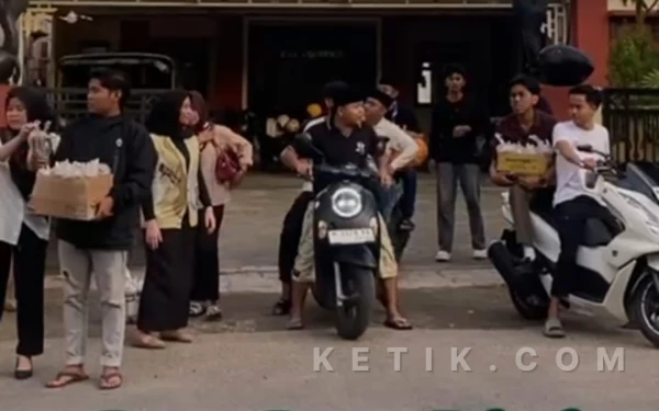 Thumbnail Berita - Ribuan Takjil Dibagikan, DKC Pramuka Sumenep Buka Ramadhan Scout Fest 2026 dengan Aksi Sosial