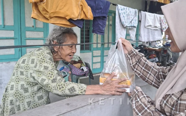 Thumbnail Berita - Menembus Dinding Bangsal: Estafet Ratusan Paket Iftar LKS BIMa, Ketik.com dan Sejoli Bagi Penunggu Pasien RSUP Dr Sardjito