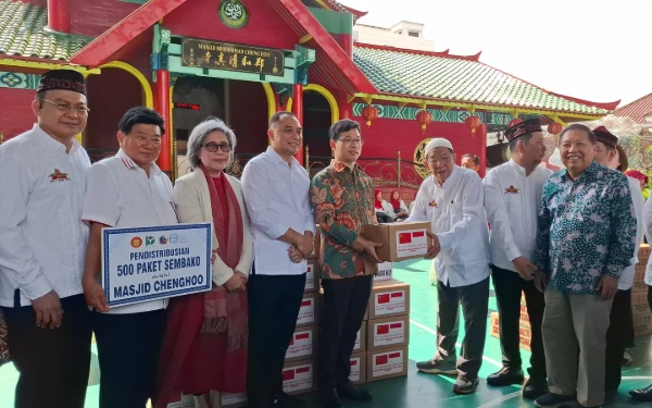 Thumbnail Berita - Masjid Cheng Hoo Surabaya Bagikan Zakat Buat Masyarakat, Total Rp16 Miliar
