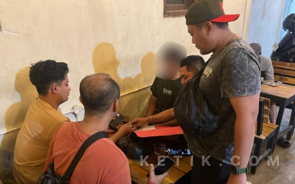 Thumbnail Berita - Satreskrim Polres Gresik Ungkap Peredaran Serbuk Petasan 2 Kilogram, Seorang Pelajar Diamankan