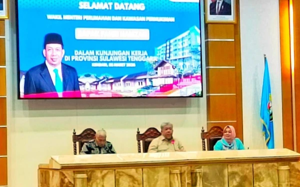 Thumbnail Berita - Wamen PKP Fahri Hamzah Tekankan Integrasi Sanitasi dan Perumahan di Kendari