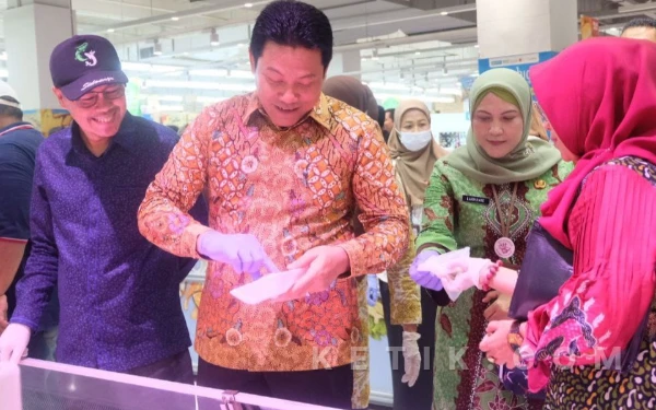 Thumbnail Berita - Bupati Subandi Sidak Mamin ke Pusat Perbelanjaan, Pastikan Masyarakat Sidoarjo Aman