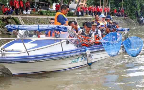 Thumbnail Berita - Menteri LH Hanif Faisol Puji Tata Kelola Sampah Surabaya, Diklaim Setara Kota di Eropa