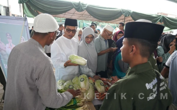 Thumbnail Berita - Bupati Bandung Hadirkan Diskon Sembako Lewat Gerakan Pangan Murah, Ribuan Warga Sambut Antusias