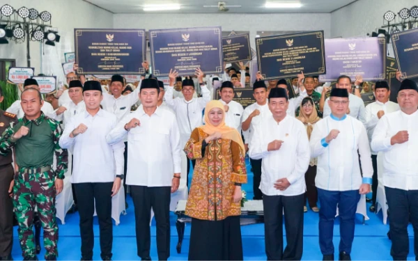 Thumbnail Berita - Gubernur Khofifah Resmikan Revitalisasi 51 Sekolah di Lamongan dan Gresik Senilai Rp69,7 Miliar