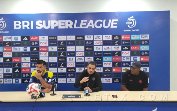 Thumbnail Berita - Dibekuk Bali United, Pelatih Arema FC Akui Timnya Lambat Panas