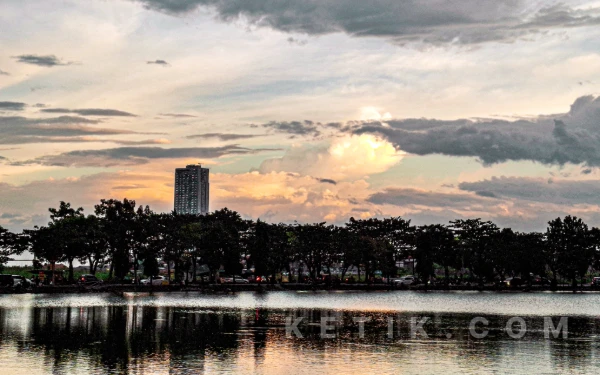 Thumbnail Berita - BMKG: Cuaca Kota Surabaya dan Sidoarjo, Sabtu 7 Maret 2026 Diprakirakan Cerah Berawan