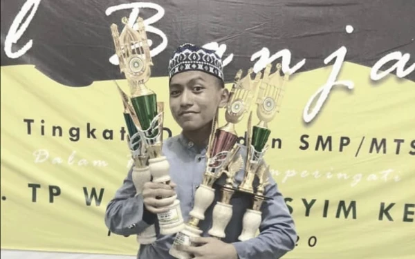 Thumbnail Berita - MULTITALENTA! Inspirasi dari Alfin Syawaluddin, Mahasiswa Unesa  Juara Esai Nasional Hingga Silat Internasional