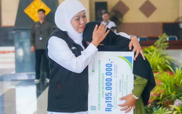 Sapa Bansos Amaliyah Ramadan Ke-10, Khofifah Salurkan Bantuan Rp8,35 Miliar untuk Warga Tuban