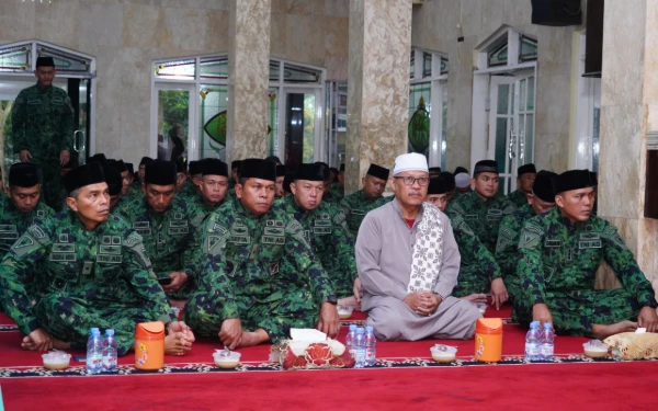 Thumbnail Berita - Peringatan HUT Ke-65 Kostrad, Divif 2 Gelar Tasyakuran