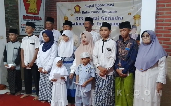 Thumbnail Berita - Peringati Nuzulul Qur’an, Gerindra Tulungagung Gelar Bukber dan Santunan Anak Yatim