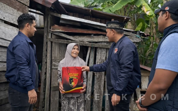 Thumbnail Berita - Kejar Berkah Ramadan, Sat Reskrim Polres Abdya Bagi Sembako untuk Warga Miskin