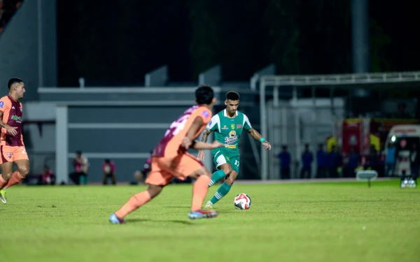 Thumbnail Berita - Bernardo Tavares Gelar Evaluasi Usai Persebaya Babak Belur 1-5 Dihajar Borneo FC