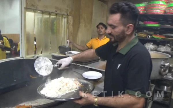 Thumbnail Berita - Wangi Rempah Nasi Kebuli Susu Kambing, Buat Nyaman Perut Waktu Berbuka