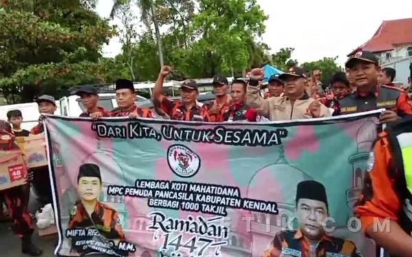 Thumbnail Koti Mahatidana PP Kendal Gandeng Gerindra Bagikan Ribuan Takjil, Sisca Meritania Dapat Kejutan Ultah