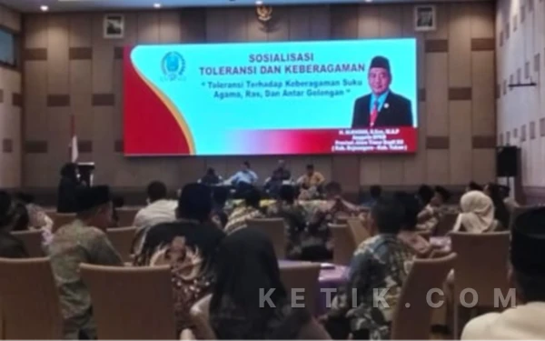 Foto H. Budiono DPRD Jatim saat memaparkan usulan dari  Audensi ,