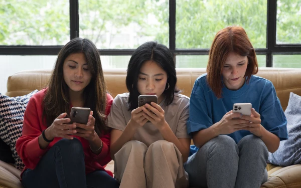 Thumbnail Berita - Sering Scroll Tanpa Henti? 5 Cara Digital Detox Ini Bisa Dicoba