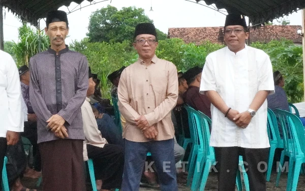 Thumbnail Berita - Silaturahmi Ramadan di Srengat, Supriadi "Kuwat" PDIP Bagikan Bingkisan Lebaran untuk Ratusan Warga