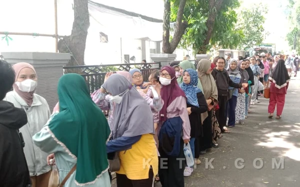 Thumbnail Berita - Pasar Murah Lowokwaru Ludes Diserbu, Warga Kecewa Antre Berjam-jam