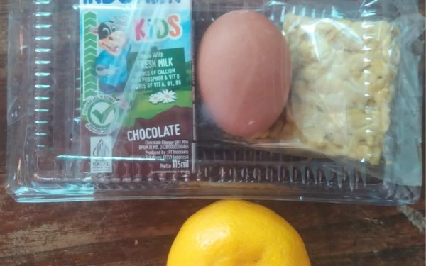 Thumbnail Berita - SPPG Ngrojo 2 Bangilan Milik YKB Ganti Puding Cair dengan Jeruk