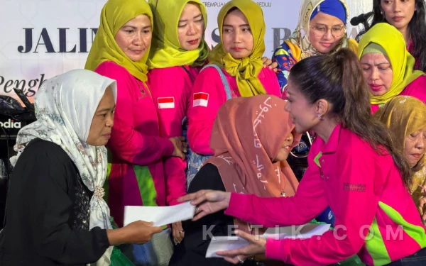 Thumbnail Berita - Berkah Ramadan, Guru Ngaji Hingga Penggali Kubur Mendapatkan Bantuan untuk Rayakan Idulfitri