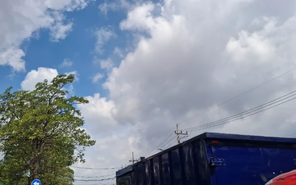 Thumbnail Berita - Prakiraan Cuaca BMKG Selasa, 10 Maret 2026: Bandung Cerah, Jakarta dan Semarang Berawan