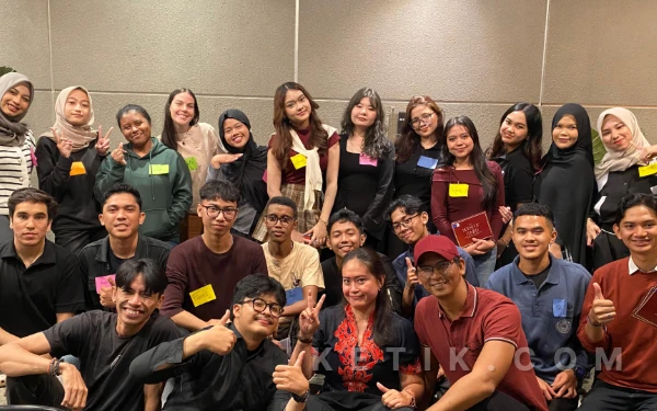 Thumbnail Berita - Tingkatkan Kepercayaan Diri Berbahasa Inggris, House of Lumind Hadirkan English Club Interaktif